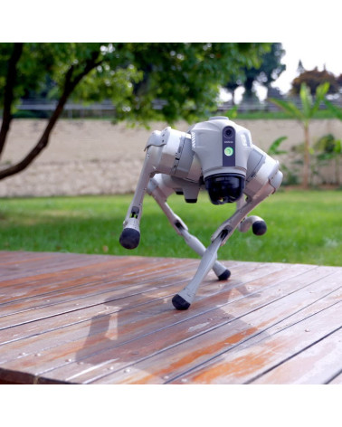 Бионический четырехопорный робот бренда Unitree модели Go2 версии PRO 